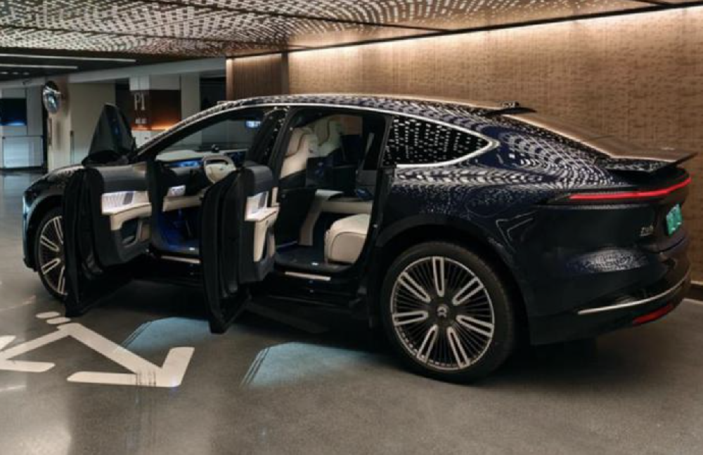 蔚来自研芯片初衷：中国汽车不能被人“卡脖子”！