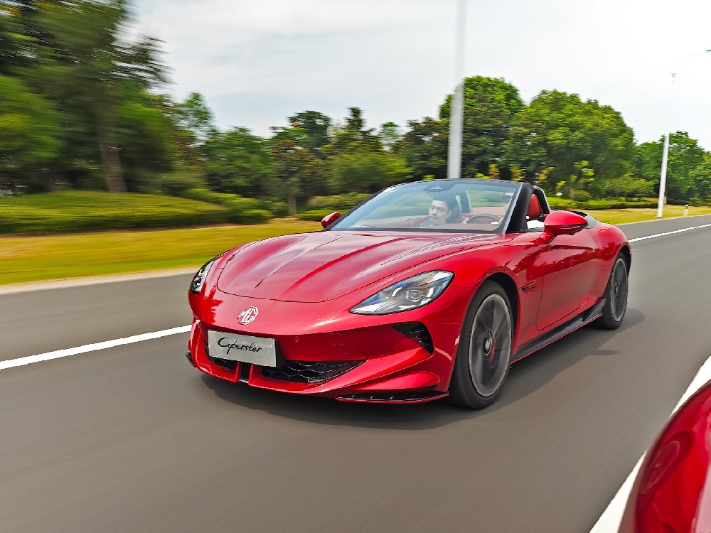 硬核技术赋能 中国新能源汽车角逐豪华旗舰新赛道